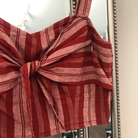 Arizona Jean Co. Crop Top with Bow Detail. - Picture 3 of 5